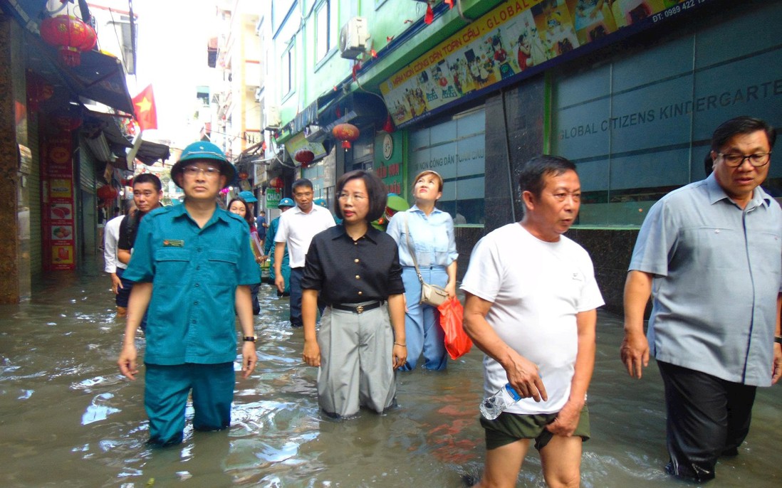 MTTQ Thành phố Hà Nội thăm hỏi, hỗ trợ các hộ dân bị ảnh hưởng bởi mưa bão