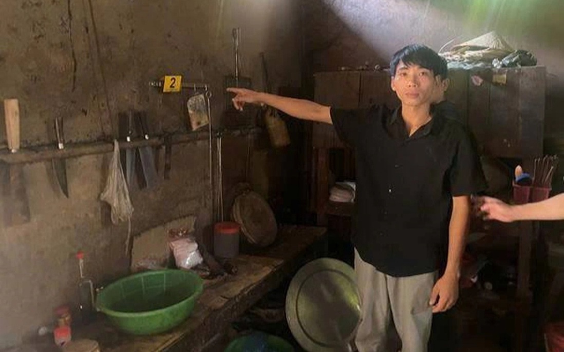 Lào Cai: Bức xúc vì đánh mẹ, con trai chém bố trọng thương