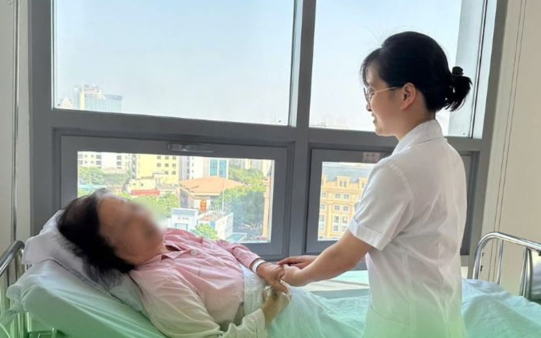 Cụ bà 74 tuổi nguy kịch vì thủng tử cung hiếm gặp