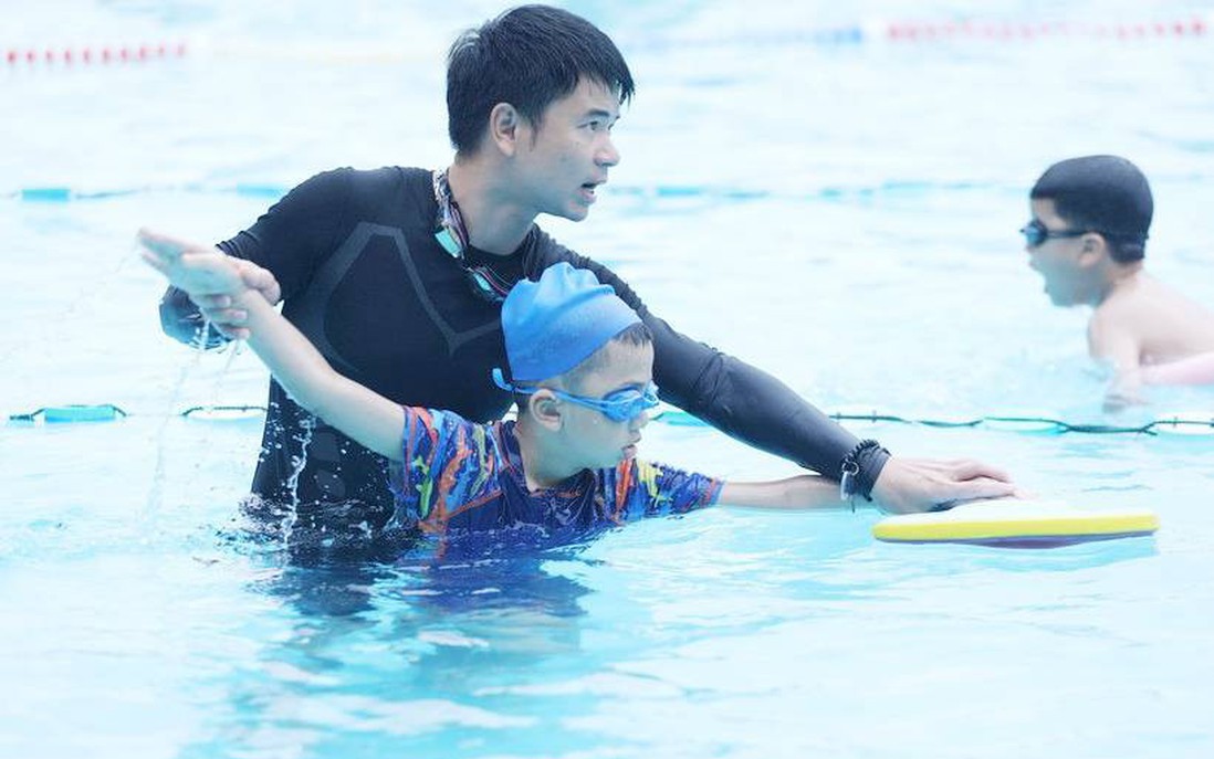 Bộ GD-ĐT lần đầu tiên ban hành chương trình dạy bơi an toàn cho học sinh
