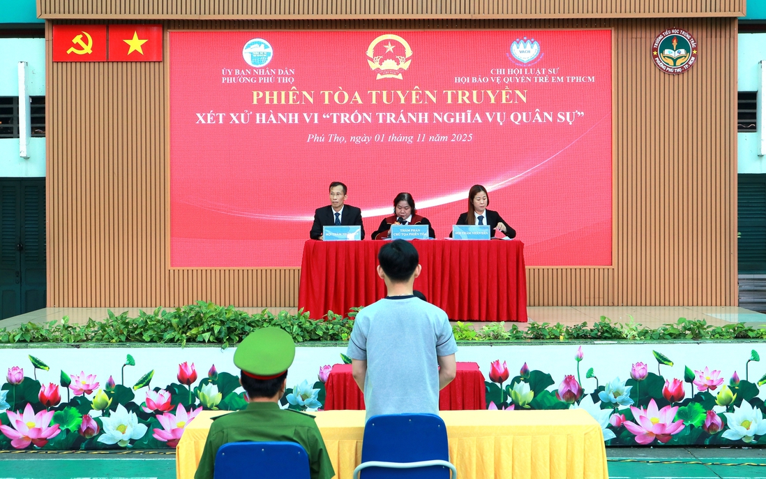 Phiên tòa tuyên truyền về nghĩa vụ quân sự cho thanh niên