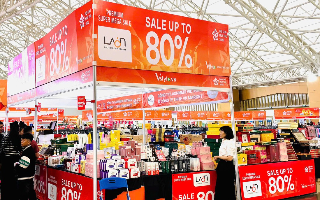 Hội chợ Mùa Thu 2025: Thời trang, mỹ phẩm, túi xách giảm giá "sốc", kích cầu người mua