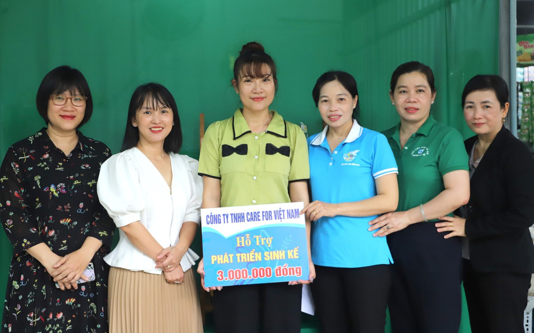 Trao vốn cho 12 hộ hợp tác, hộ gia đình ở Vĩnh Long 