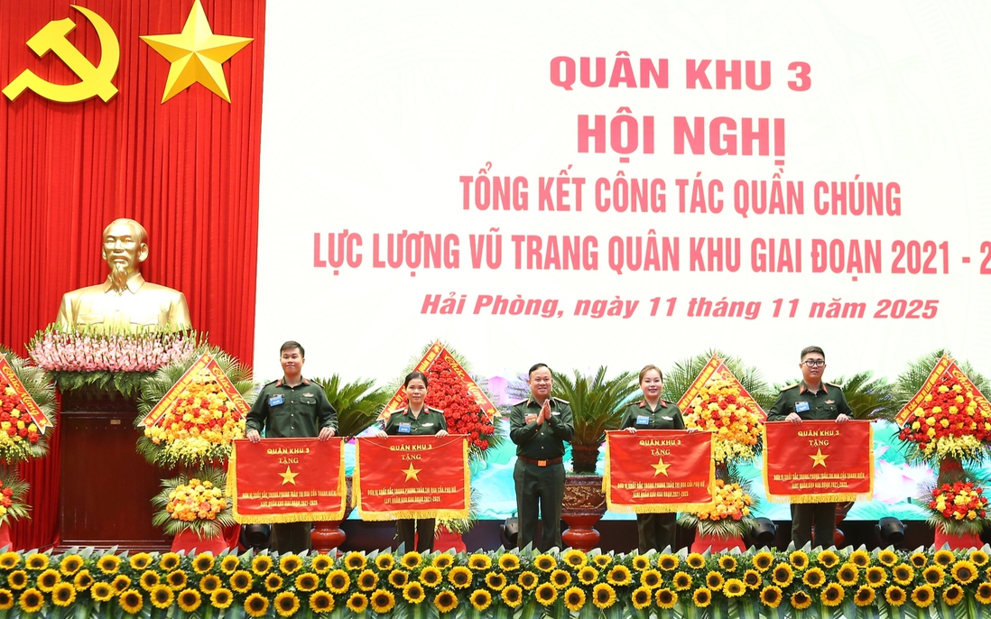 Phụ nữ Quân khu 3 cùng các tổ chức quần chúng xây dựng lực lượng vũ trang vững mạnh, toàn diện