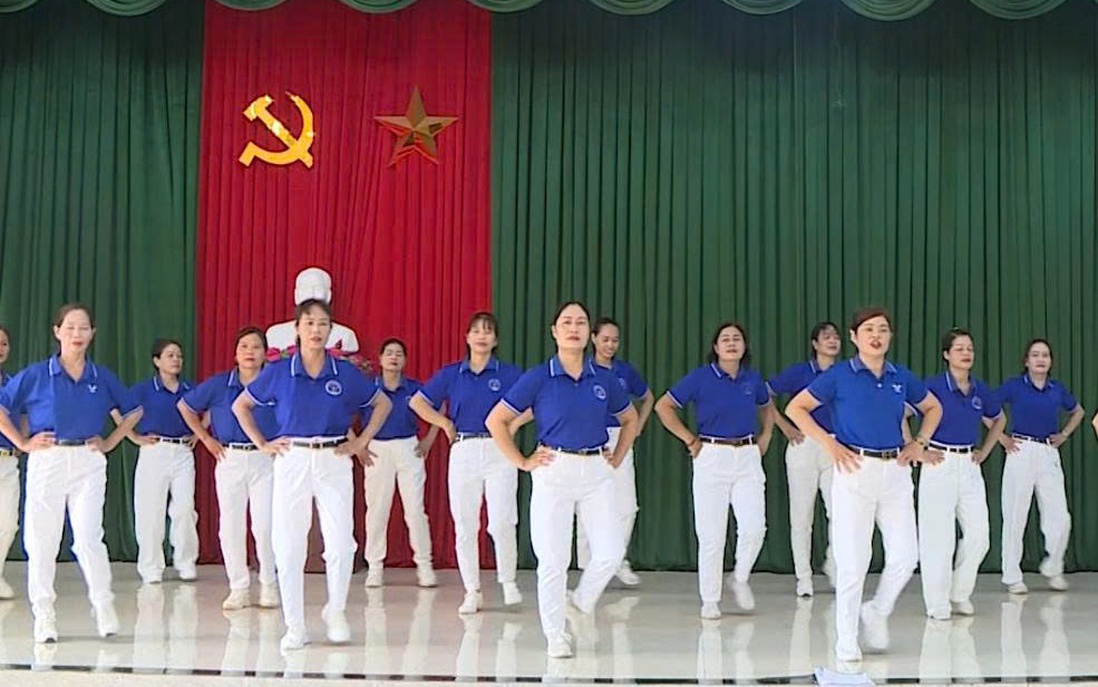 Vũ điệu truyền thông về phòng, chống tác hại thuốc lá của Hội LHPN xã Phúc Thọ, Hà Nội