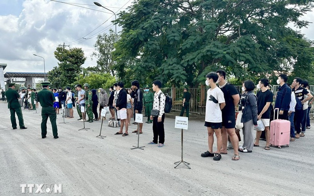 Đồng Tháp tiếp nhận 57 công dân Việt Nam do Campuchia trao trả