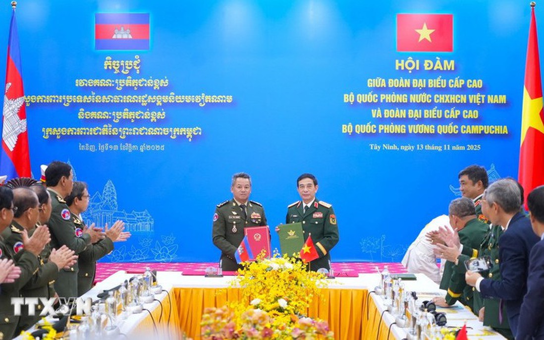 Bộ trưởng Bộ Quốc phòng hai nước Việt Nam - Campuchia hội đàm