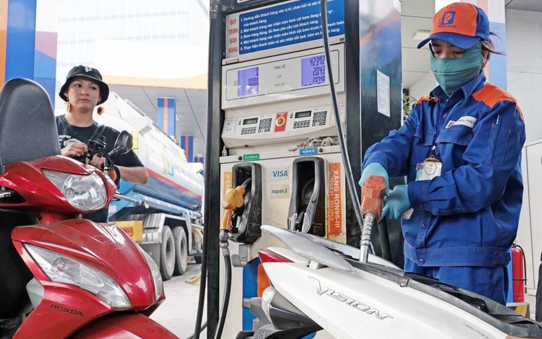 Giá xăng dầu đồng loạt tăng, RON95-III có giá mới là 20.576 đồng/lít