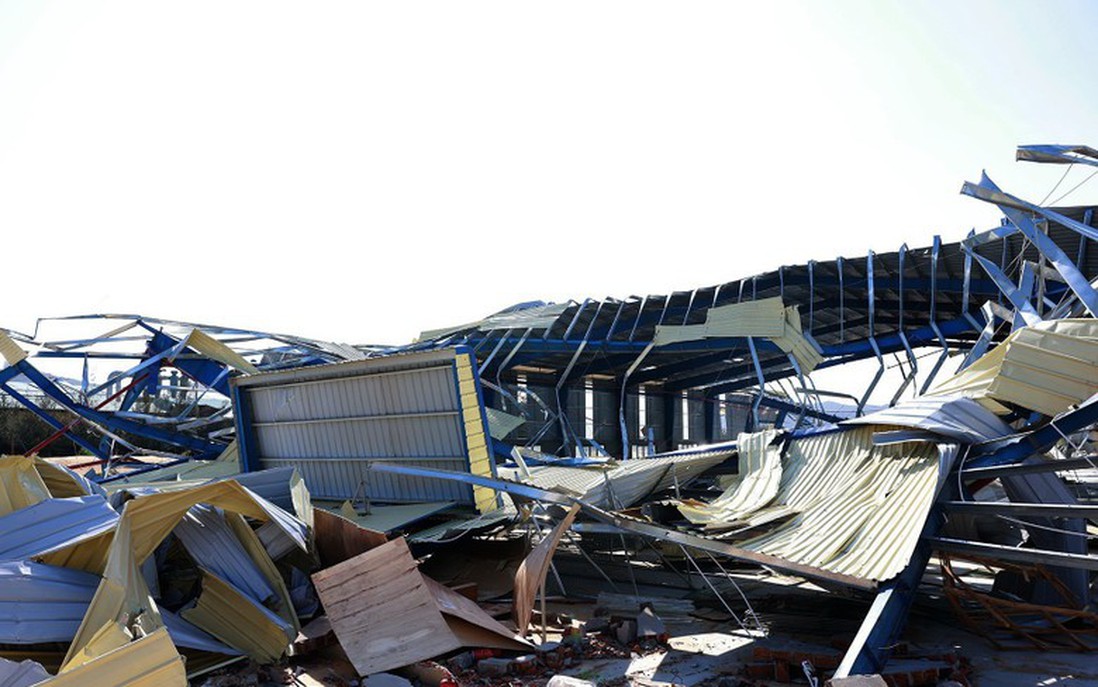 Trước 31/1/2026, hoàn thành xây mới, tái định cư cho những hộ có nhà bị lũ cuốn trôi, sập đổ hoàn toàn