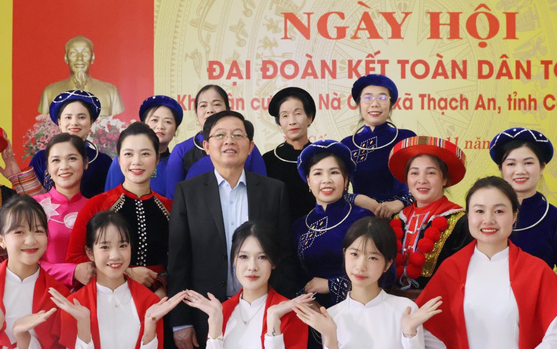 Phó Thủ tướng Hồ Quốc Dũng dự Ngày hội Đại đoàn kết toàn dân tộc tại khu dân cư Nà Cốc, Cao Bằng