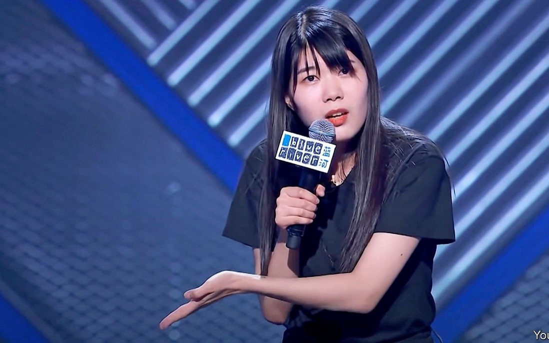 “Vũ khí” của phụ nữ trên sân khấu hài độc thoại Trung Quốc