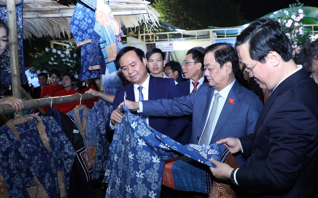 Lan tỏa giá trị văn hóa truyền thống tại Festival Bảo tồn và Phát triển Làng nghề 2025