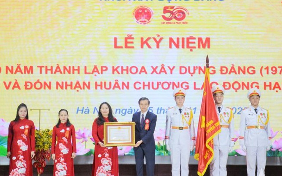 Học viện Báo chí và Tuyên truyền: Khoa Xây dựng Đảng đón nhận Huân chương Lao động hạng Ba