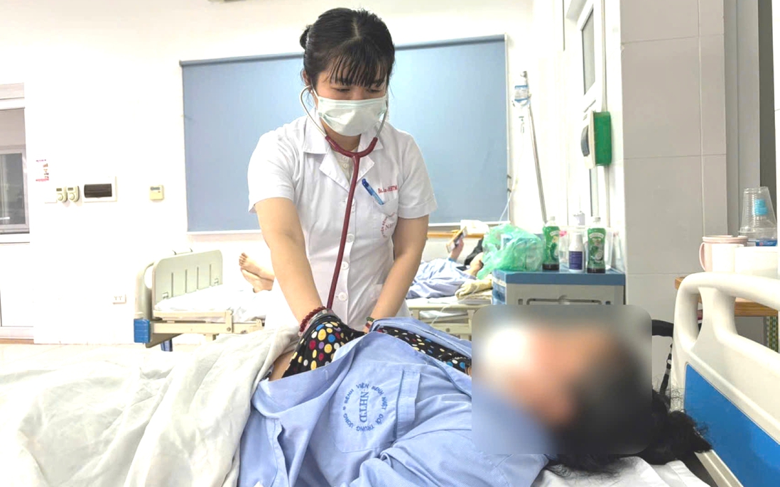 Bôi thuốc lá để chữa ngứa, cụ bà nhập viện với tình trạng da bong vảy khắp người