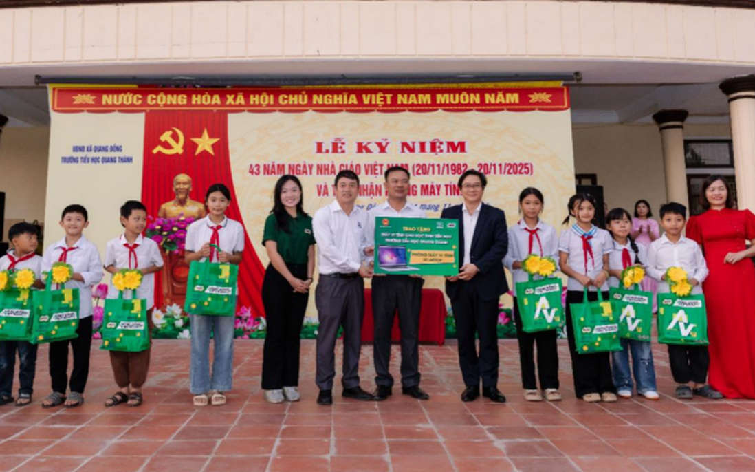 Trao tặng 3 phòng học máy tính giúp học sinh tiếp cận công nghệ, thúc đẩy chuyển đổi số trong giáo dục