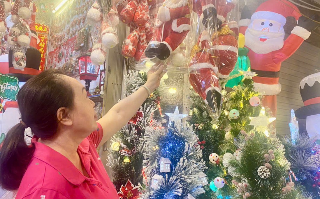 TPHCM: Không khí Noel đến sớm, thị trường đồ trang trí vắng khách