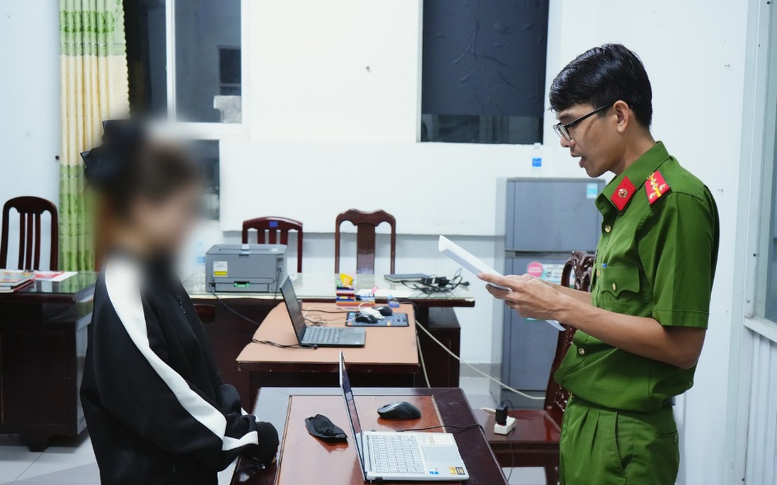 Dàn cảnh cướp điện thoại để xóa hình ảnh nhạy cảm của người tình, 10 đối tượng bị bắt