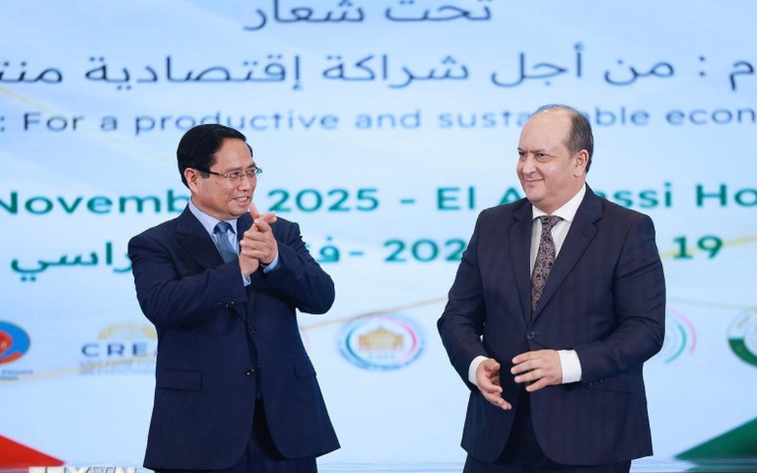 Thủ tướng Phạm Minh Chính và Thủ tướng Algeria cùng dự Diễn đàn kinh tế