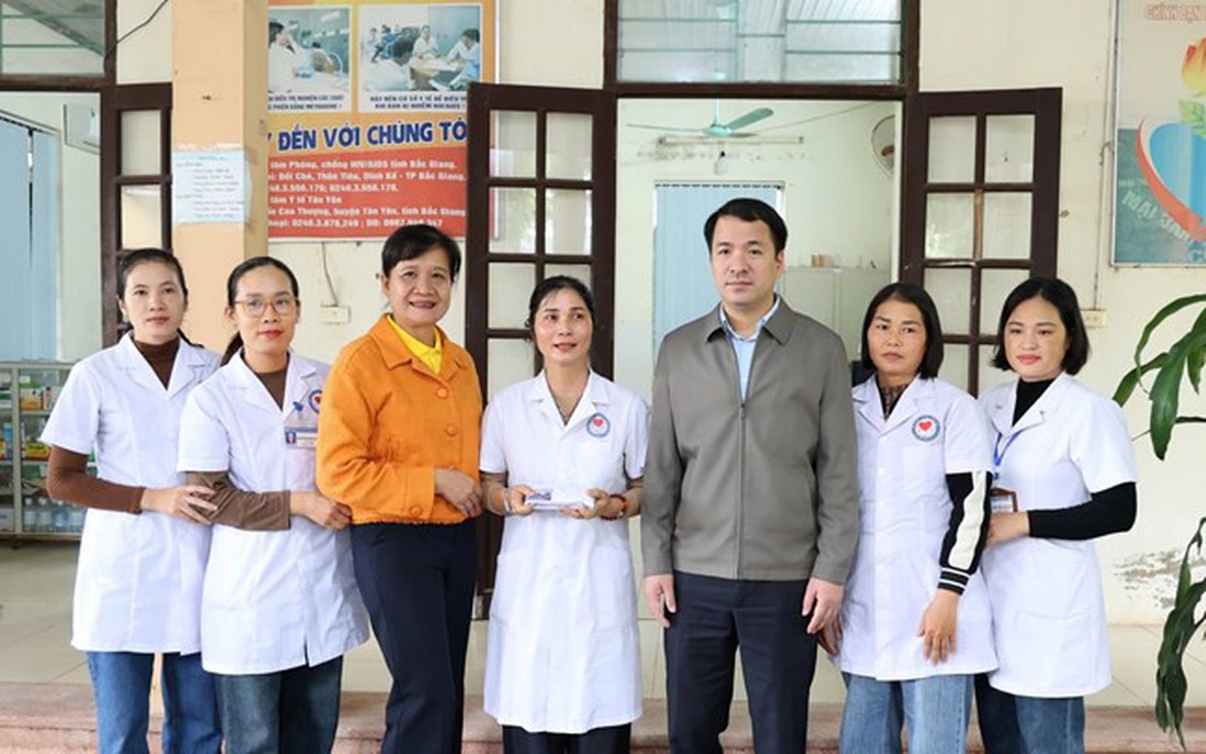 Phó Bí thư Đảng ủy MTTQ, các đoàn thể Trung ương Ngô Văn Cương thăm, động viên nhân dân tỉnh Bắc Ninh khắc phục hậu quả thiên tai