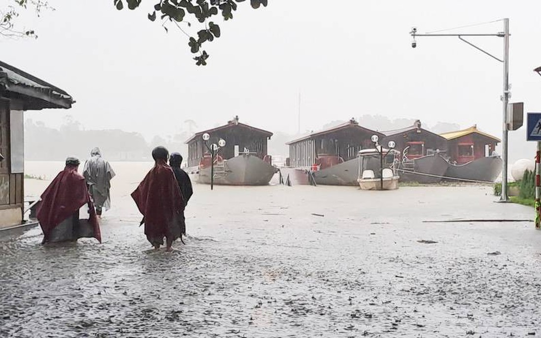 Không khí lạnh tăng cường, Trung Trung Bộ mưa lớn kéo dài đến ngày 4/11