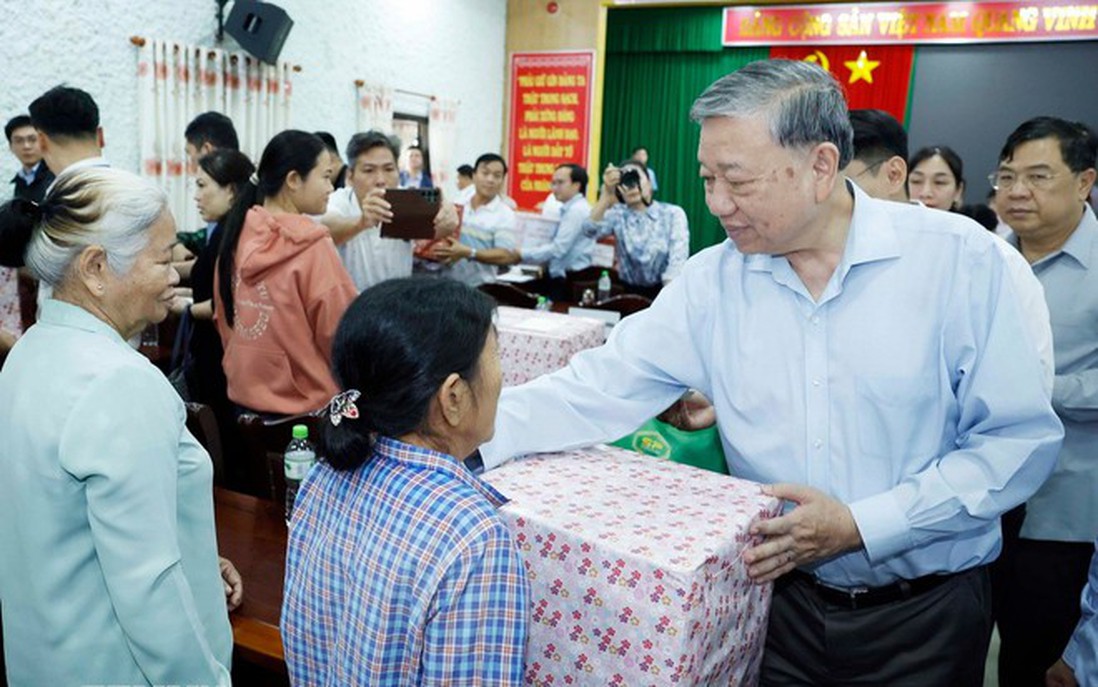 Phát huy tinh thần đoàn kết, chung tay giúp người dân Huế sớm ổn định sau mưa lũ