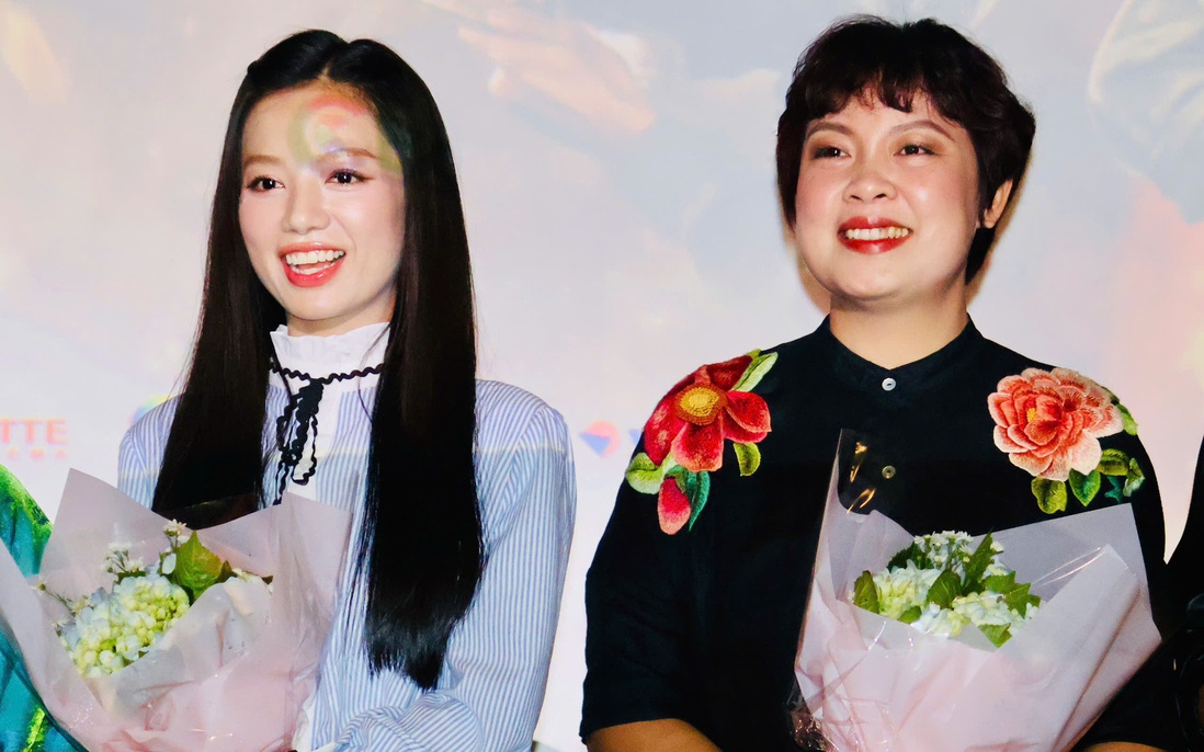 Khán giả trẻ tại TPHCM nồng nhiệt đón xem phim "Mưa đỏ"