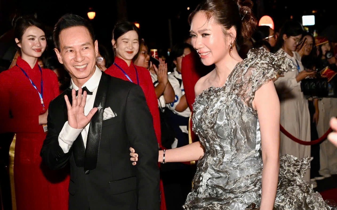 Vợ chồng Lý Hải - Minh Hà cùng dàn sao trên thảm đỏ LHP Việt Nam lần thứ 24 