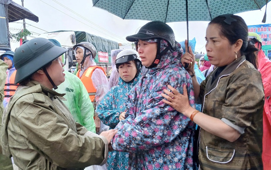 Khẩn trương cứu người, tiếp tế lương thực cho khu vực còn bị cô lập Đắk Lắk