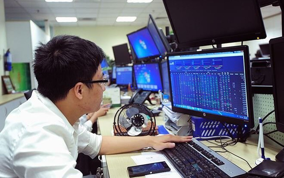 Khối ngoại đảo chiều cuộc chơi, VN-Index thoát cú rơi sâu