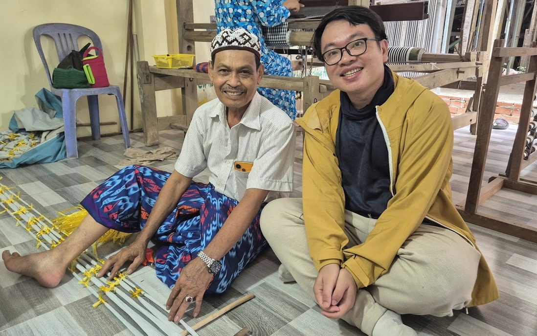 Tái hiện văn hóa miền Tây qua sách kiến thức minh họa