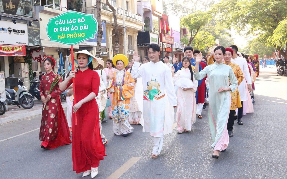 Hơn 1.000 người diễu hành "Tôn vinh áo dài Việt" trên đường phố Hải Phòng