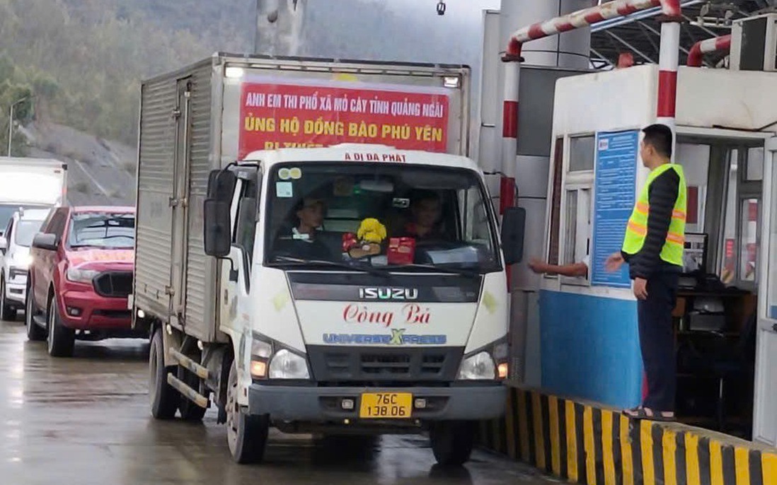Miễn thu phí đường bộ cho các đoàn xe cứu trợ đồng bào vùng mưa lũ