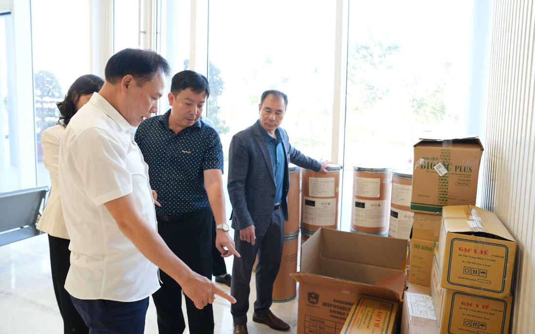 Hơn 100 y, bác sĩ từ Hải Phòng và TPHCM lên đường chi viện cho Đắk Lắk 