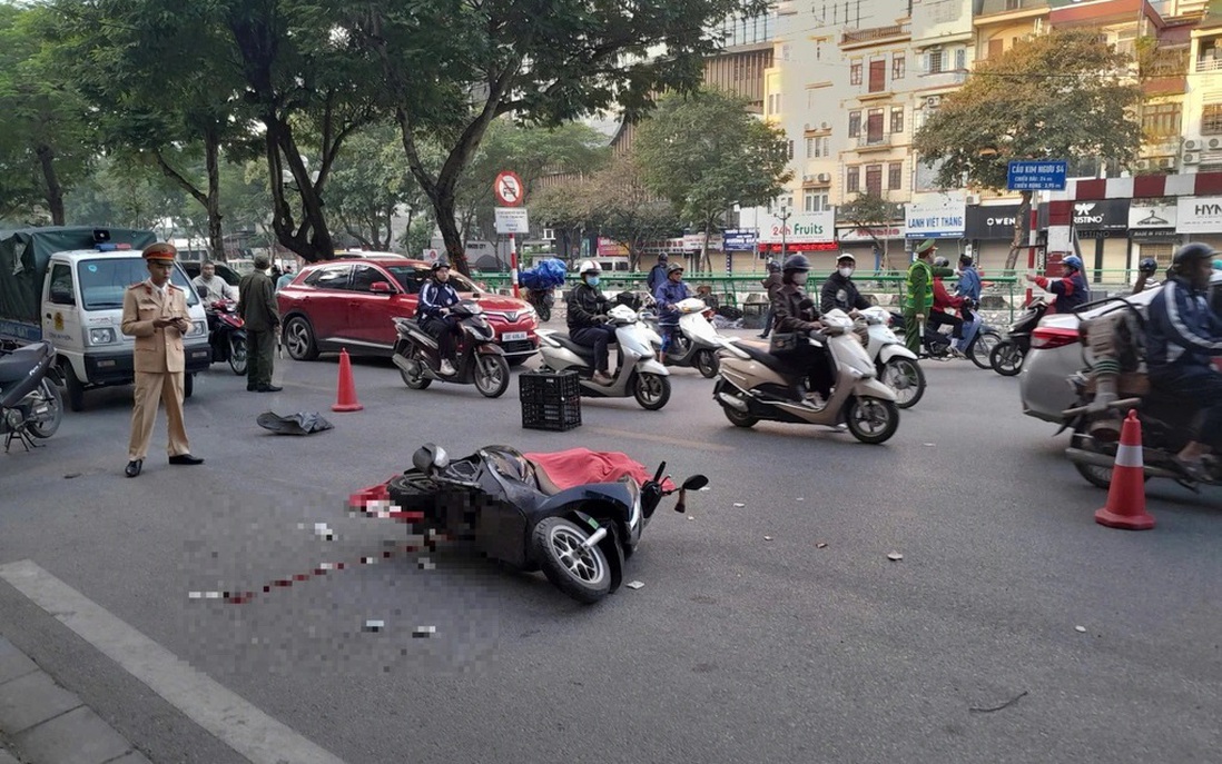 Hà Nội: Nữ sinh viên tử vong thương tâm do va chạm với xe khách ở Kim Ngưu