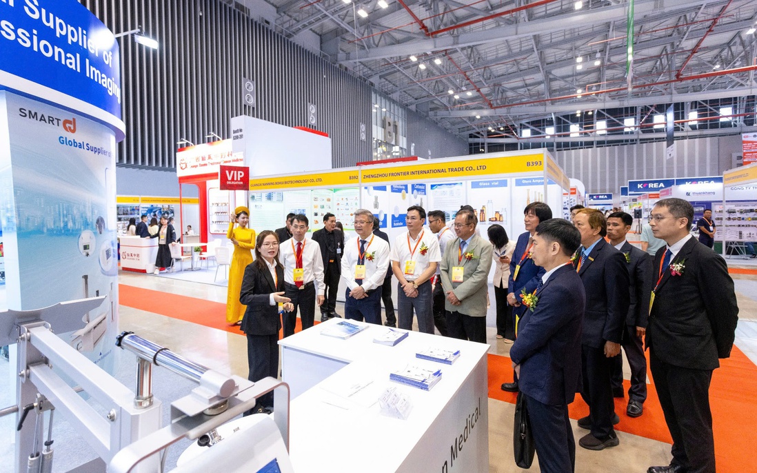 Hơn 300 gian hàng từ nhiều quốc gia quy tụ tại triển lãm về lĩnh vực y tế