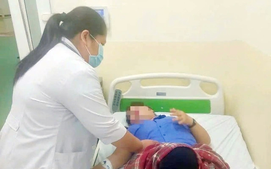 TPHCM: Hàng chục công nhân, học sinh nhập viện nghi ngộ độc thực phẩm