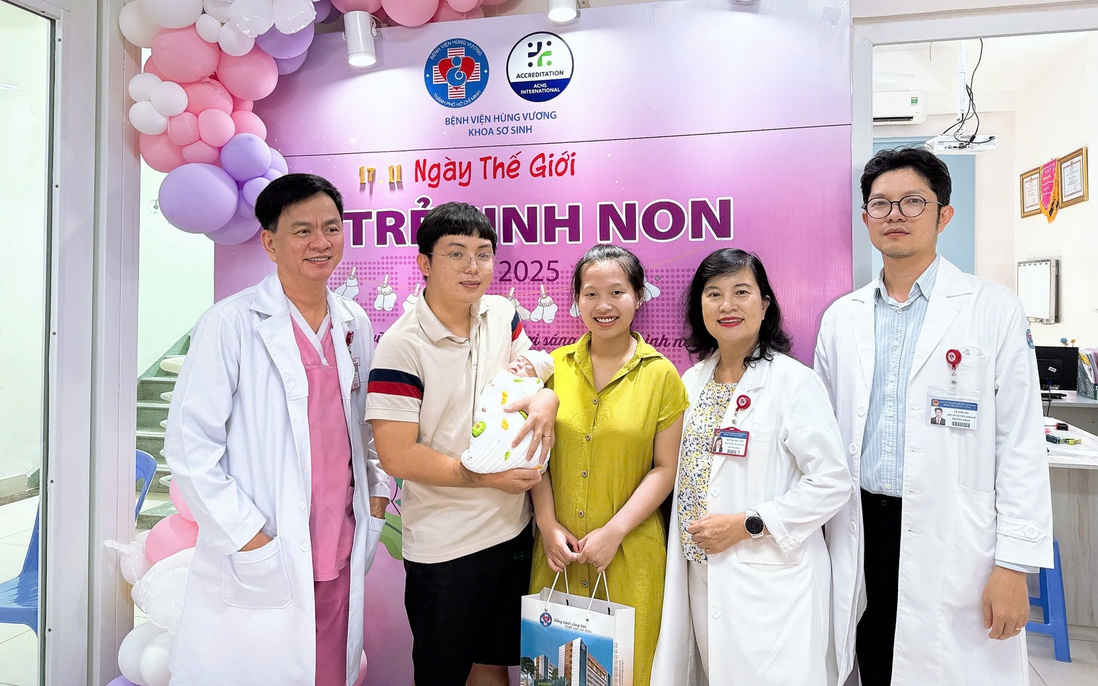 Nuôi sống bé gái sinh non nặng 640 gram