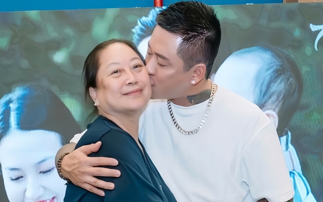 Ca sĩ Tuấn Hưng: "Tình yêu thương đã giúp mẹ tôi hồi phục"