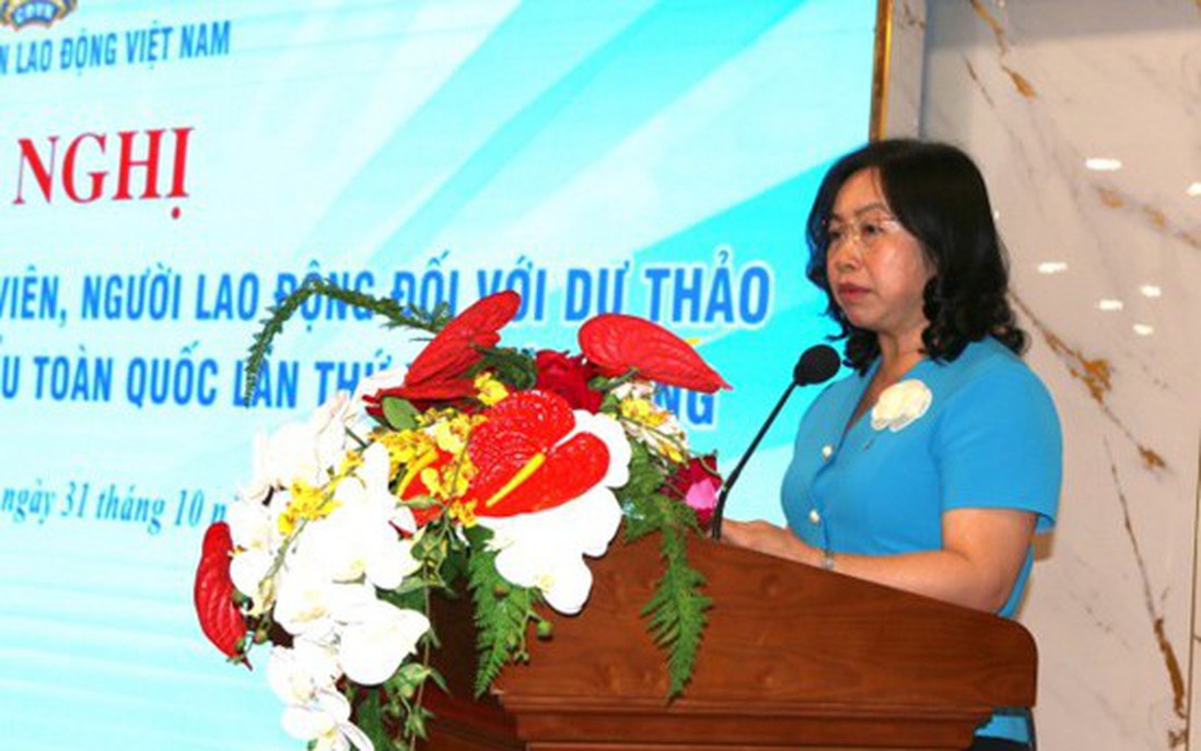 Cán bộ, đoàn viên công đoàn góp ý Văn kiện Đại hội XIV của Đảng