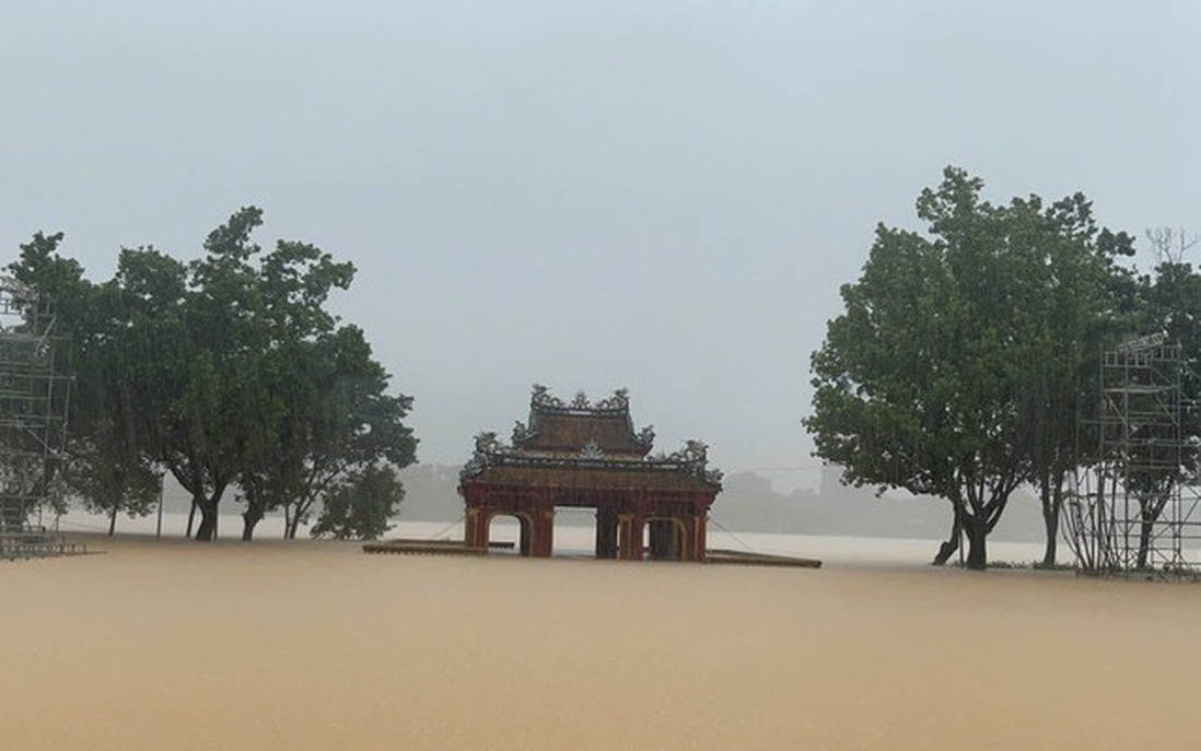 Huế: Hơn 54.600 ngôi nhà bị ngập, hàng chục điểm sạt lở do mưa lũ