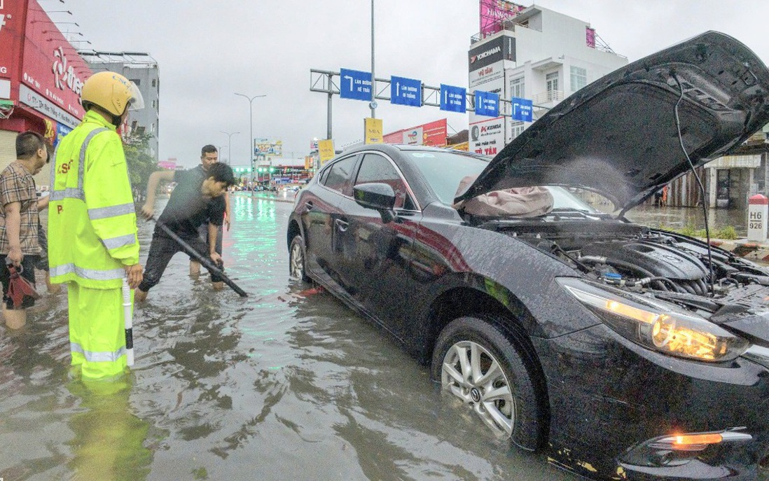 Mưa lớn kéo dài, nhiều nơi trong thành phố Đà Nẵng bị ngập nặng cục bộ 