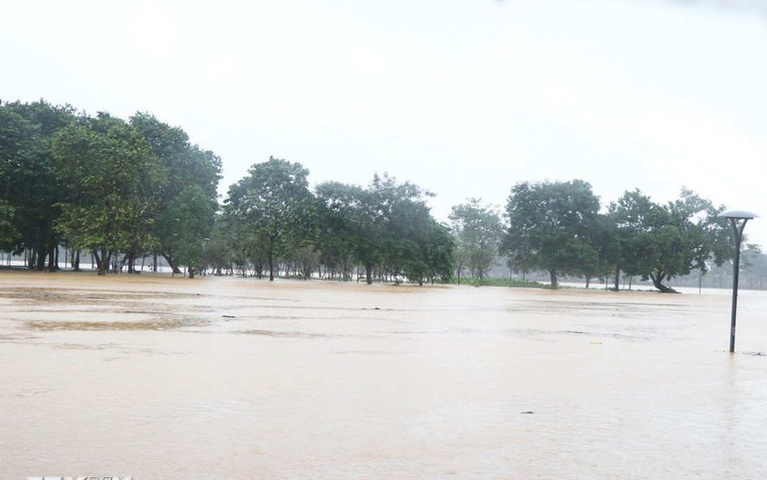 Huế: Lũ các sông vượt báo động 3, tập trung khắc phục sạt lở đèo Kim Quy