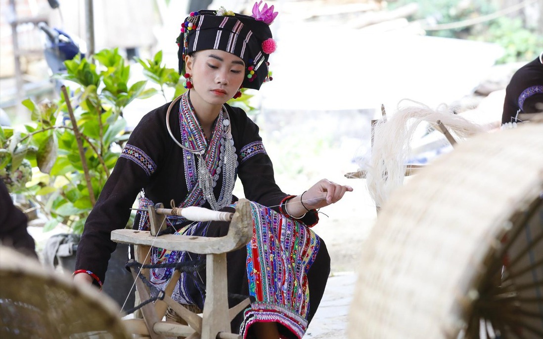 Hành trình hồi sinh nghề dệt của người Lự ở tỉnh Lai Châu