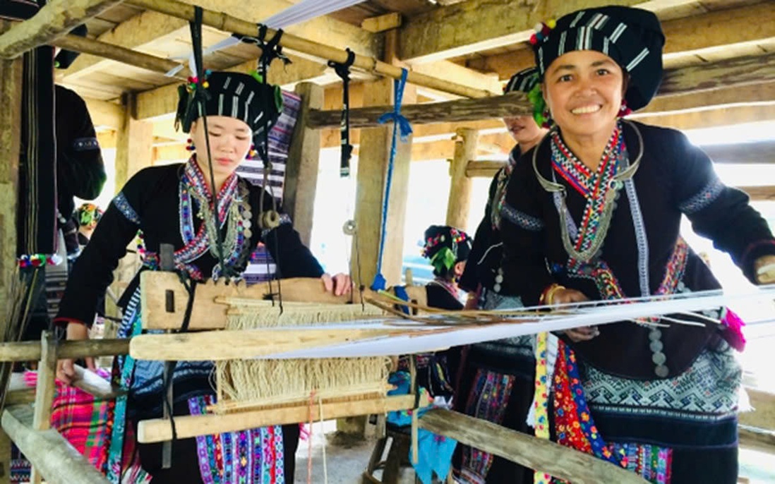 Phụ nữ bản Thẳm góp phần đưa văn hóa Lự trở thành sản phẩm du lịch đặc sắc