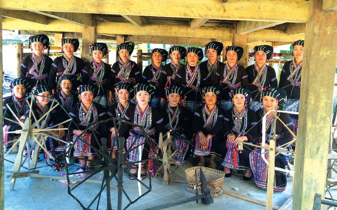 Lai Châu: Phụ nữ dân tộc Lự tham gia OCOP với sản phẩm văn hóa truyền thống