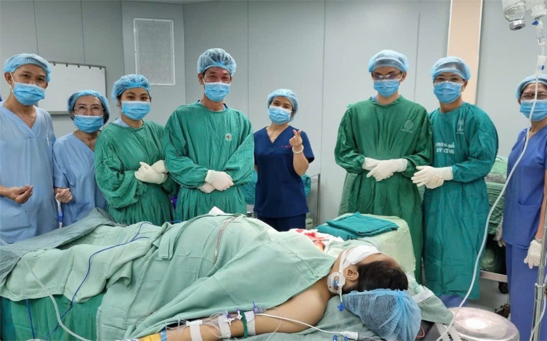 Nối lại bàn tay thai phụ sau gần 2 tháng "nuôi tạm" ở cẳng chân