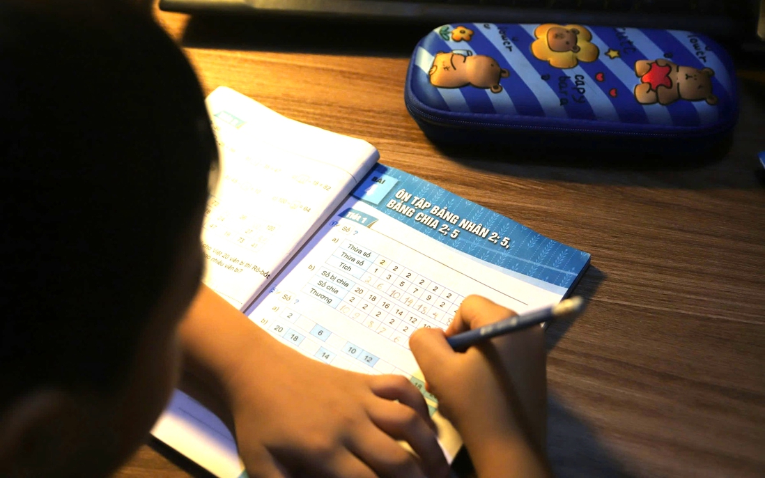 Khó khả thi việc xử phạt tới 10 triệu đồng với hành vi ép con học tập quá sức