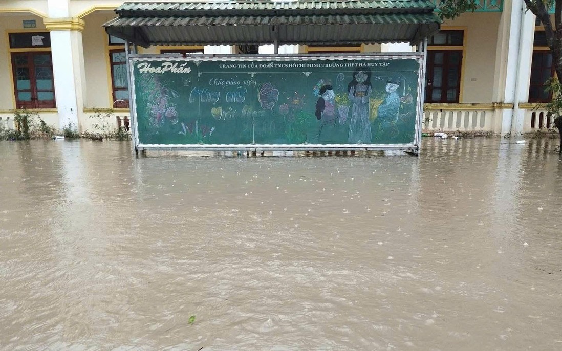 Hơn 47.000 học sinh ở Quảng Trị, Hà Tĩnh nghỉ học do lũ