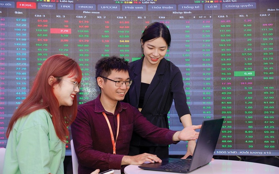 Cổ phiếu nào dẫn sóng giúp VN-Index tăng gần 35 điểm trong phiên 4/11?