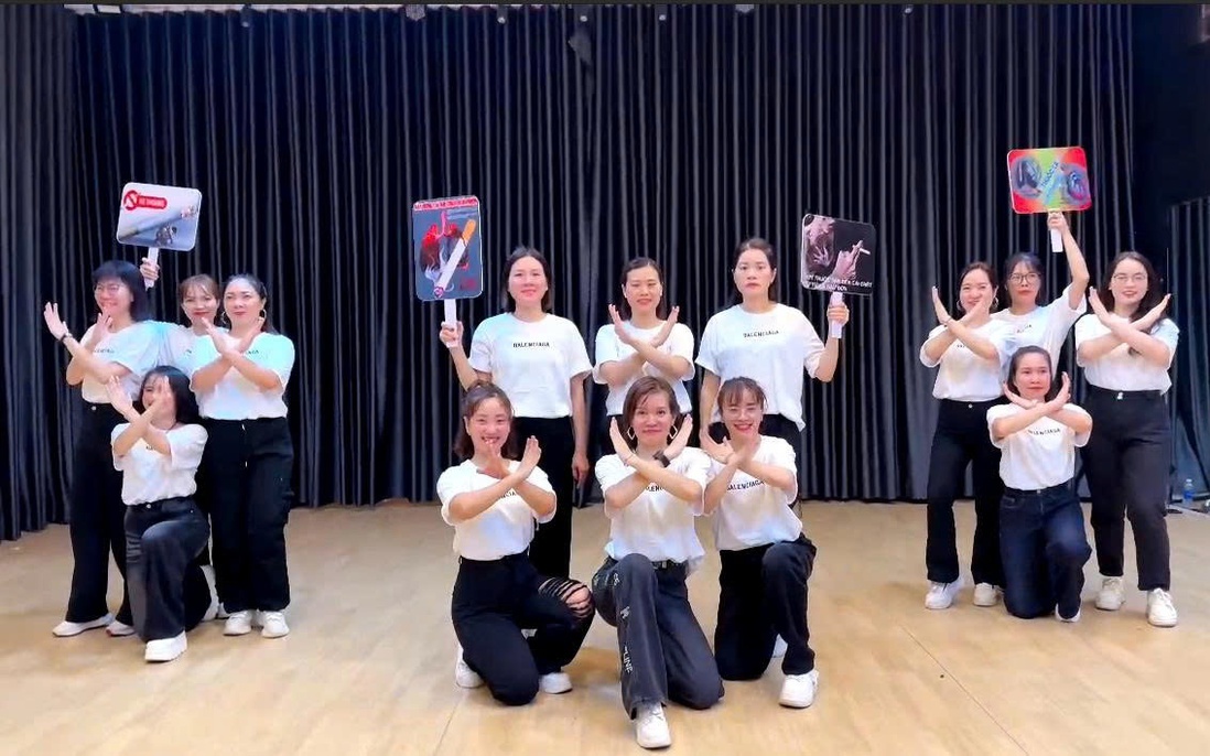 Vũ điệu truyền thông về phòng, chống tác hại thuốc lá của Hội LHPN phường Phố Hiến, Hưng Yên